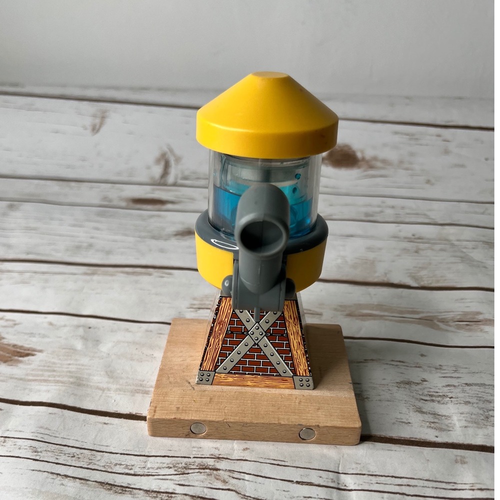 Learning‎ Curve Thomas & Friends Wooden Railway Water Tower Yellow Blue 2003 OS